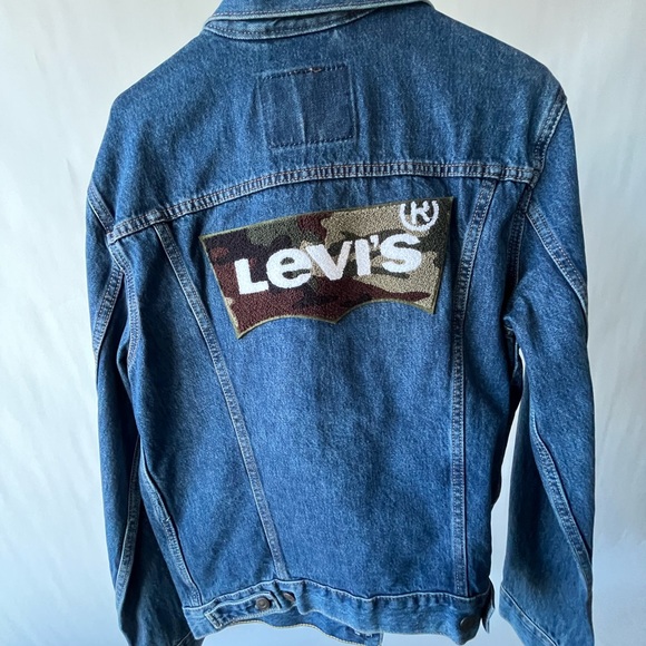 Levi’s Jean jack with patch on back - Picture 2 of 2